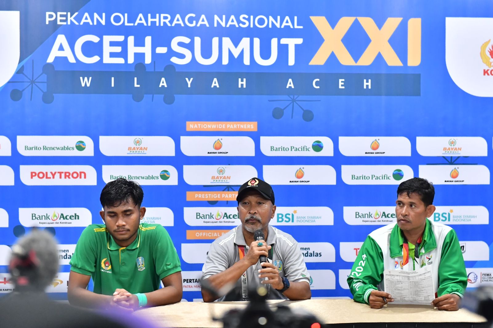 1300Tembus-Final-Sepak-Bola-PON-XXI-Aceh-Sumut-2024–Pelatih-Tim-Jatim-Fakhri-Husaini-Puji-Kinerja-Wasit