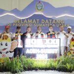 Ketua Umum KONI Pusat Disambut Tarian Khas Sumatera Utara di Bandara Kualanamu